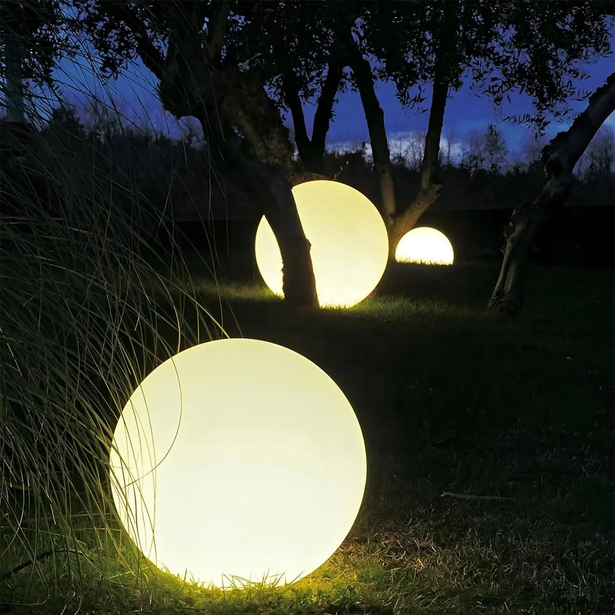 Solar LED Outdoor Moon Spherical Lawn Light