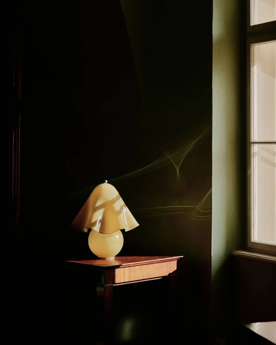 Bell-Shaped Glass Table Lamp